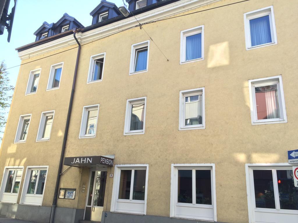Pension Jahn Salzburgo Exterior foto